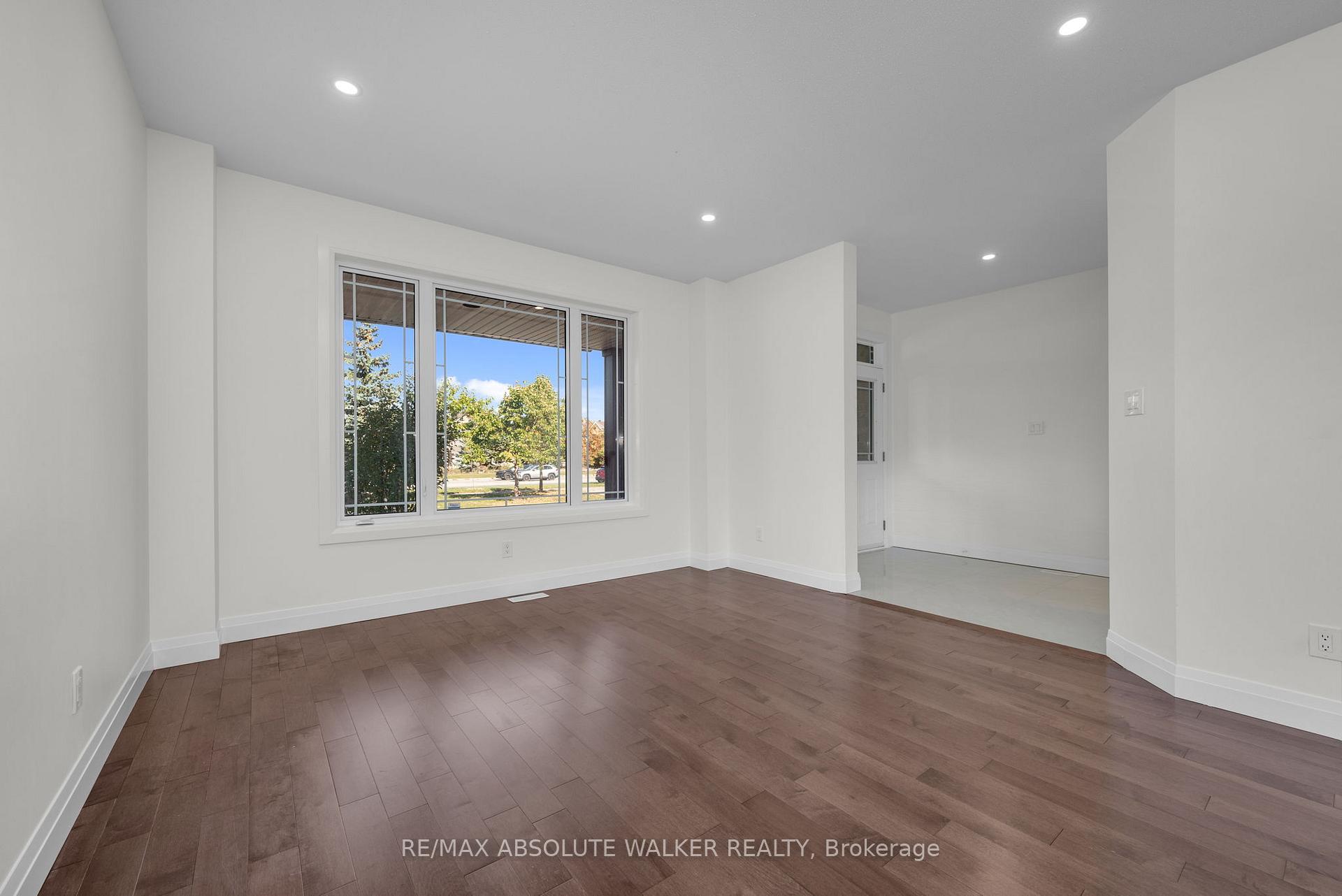 Photo 8 of 424 Nittany Crescent, Ottawa, Barrhaven - Strandherd — HOMEH