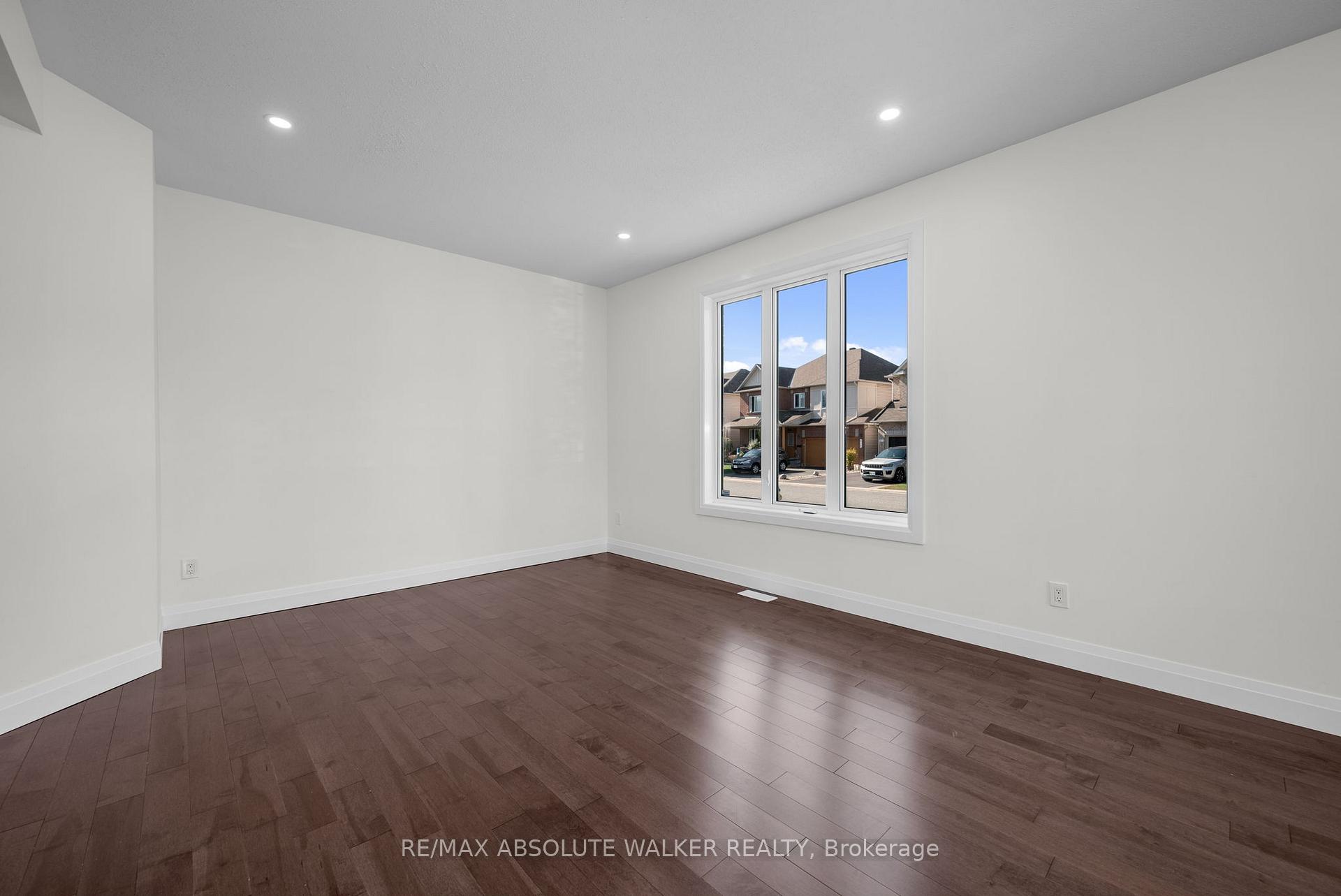 Photo 7 of 424 Nittany Crescent, Ottawa, Barrhaven - Strandherd — HOMEH