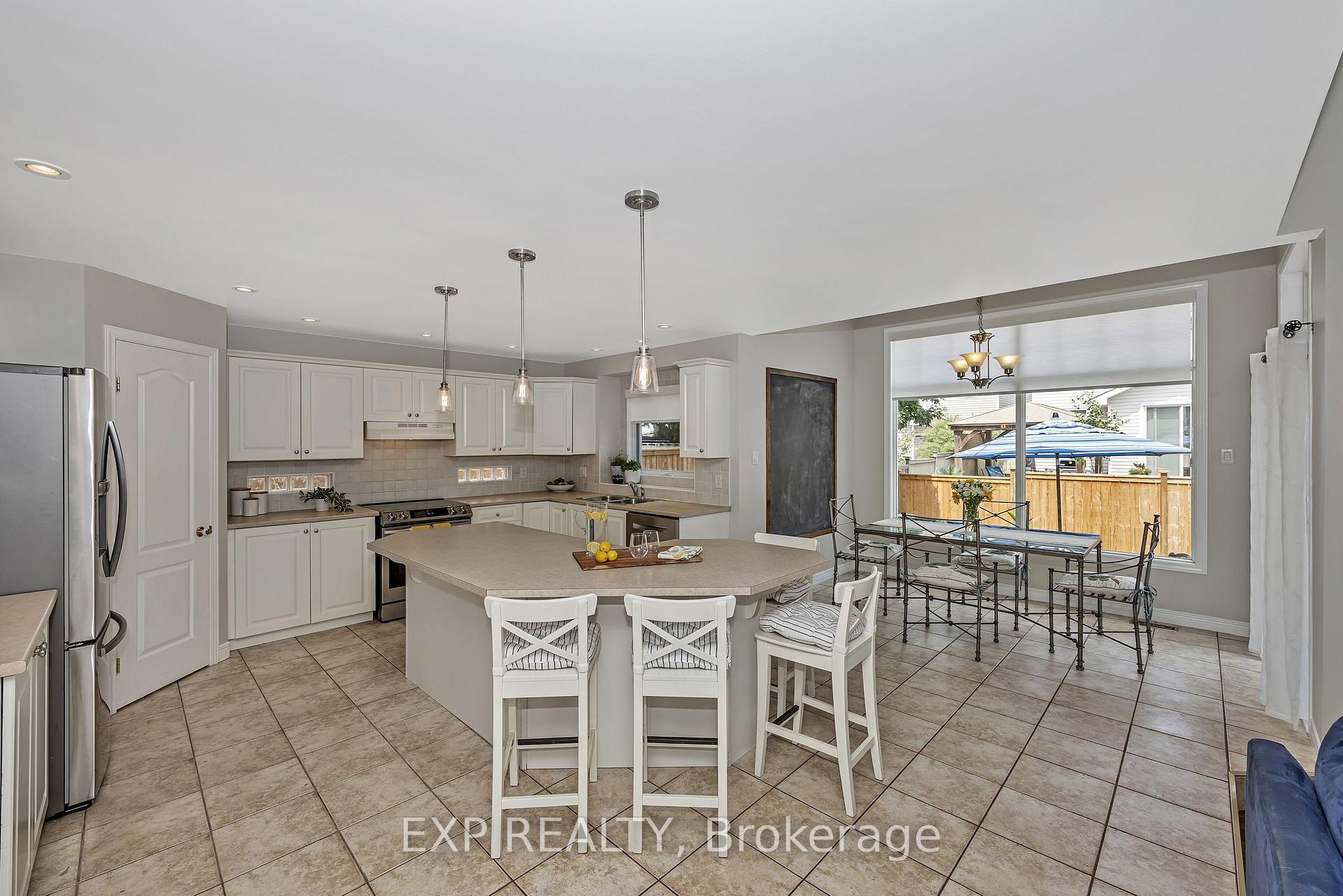 Photo 10 of 3722 Mountain Meadows Crescent N, Ottawa, Riverside South/Gloucester Glen — HOMEH