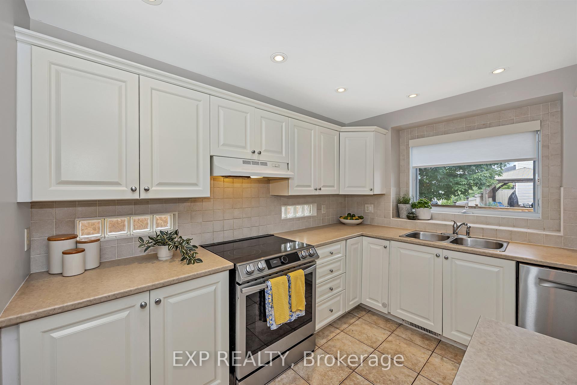 Photo 18 of 3722 Mountain Meadows Crescent N, Ottawa, Riverside South/Gloucester Glen — HOMEH