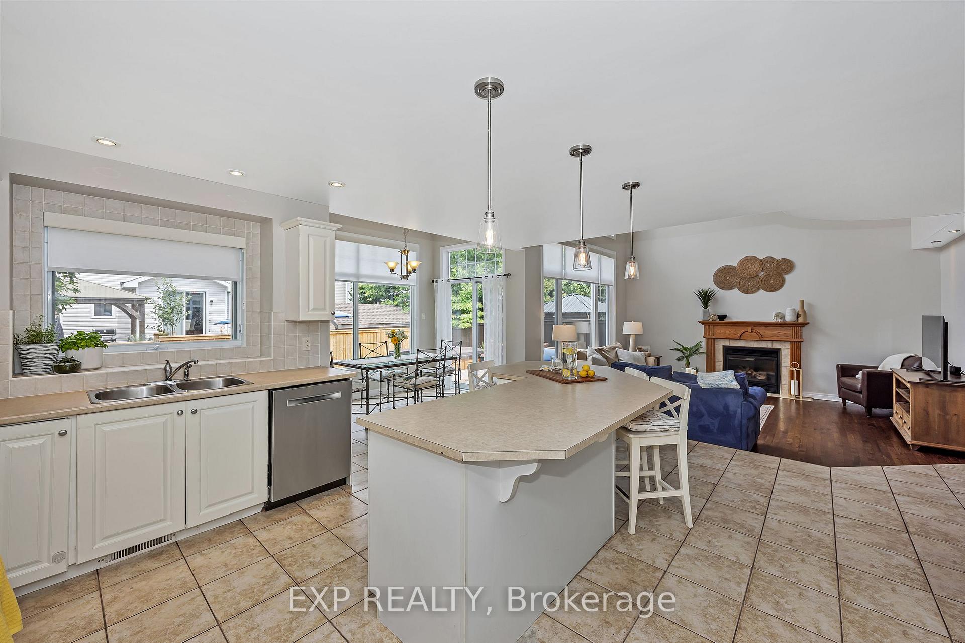 Photo 13 of 3722 Mountain Meadows Crescent N, Ottawa, Riverside South/Gloucester Glen — HOMEH