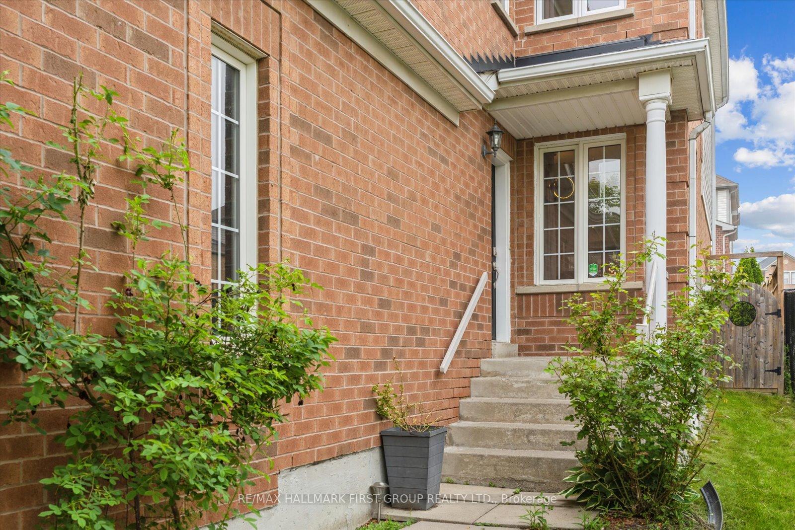 Photo 2 of 27 Shenandoah Drive, Whitby, Williamsburg — HOMEH
