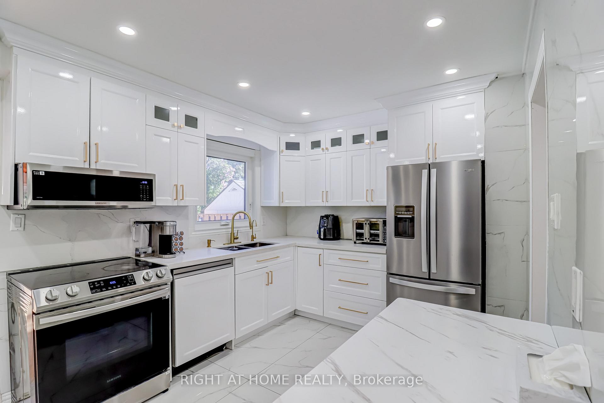 Photo 2 of 63 Cog Hill Drive, Vaughan, Glen Shields — HOMEH