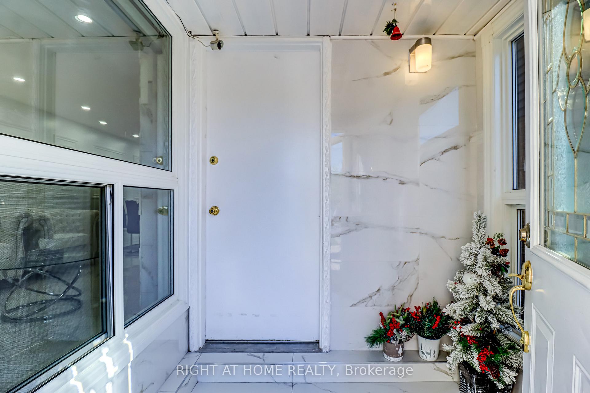 Photo 5 of 63 Cog Hill Drive, Vaughan, Glen Shields — HOMEH