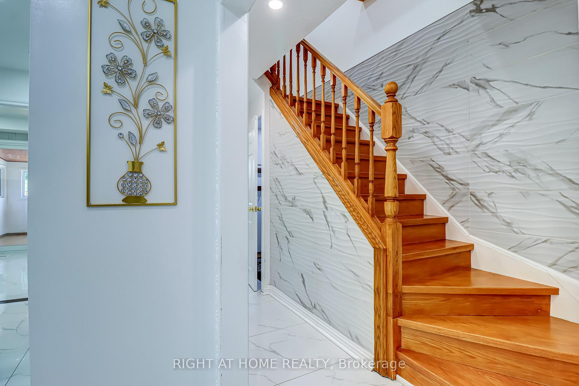 Photo 7 of 63 Cog Hill Drive, Vaughan, Glen Shields — HOMEH
