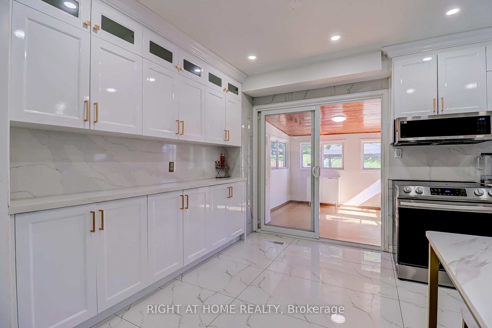 Photo 9 of 63 Cog Hill Drive, Vaughan, Glen Shields — HOMEH