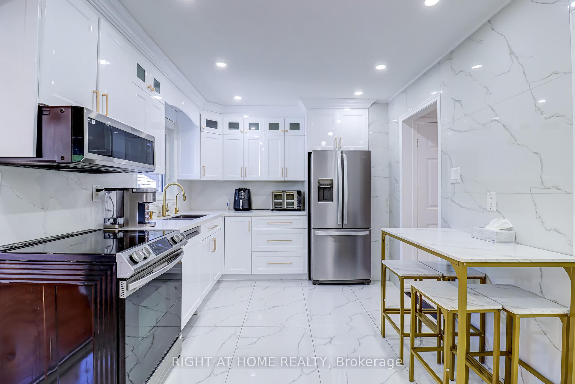 Photo 10 of 63 Cog Hill Drive, Vaughan, Glen Shields — HOMEH