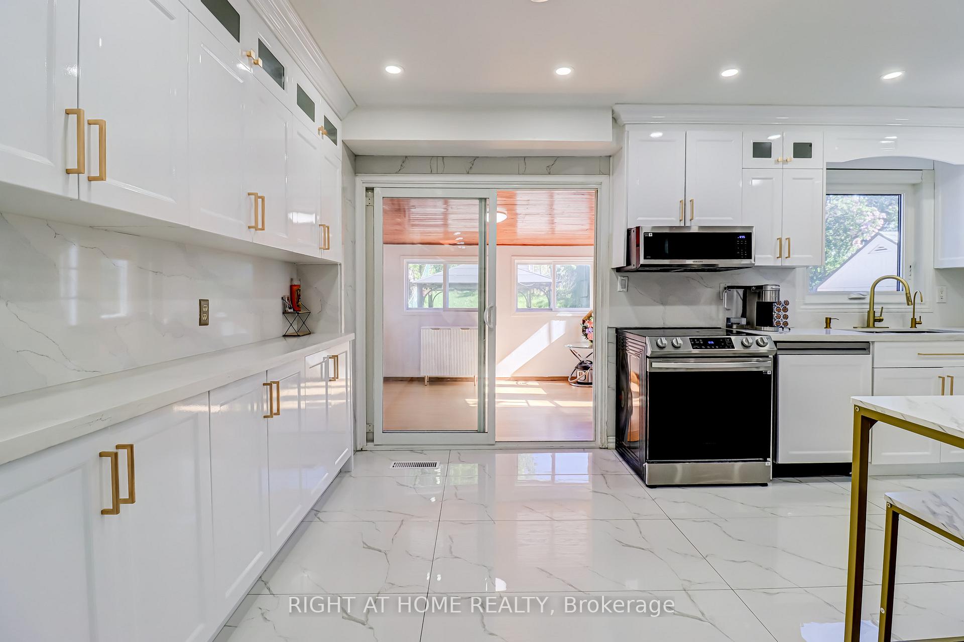 Photo 11 of 63 Cog Hill Drive, Vaughan, Glen Shields — HOMEH