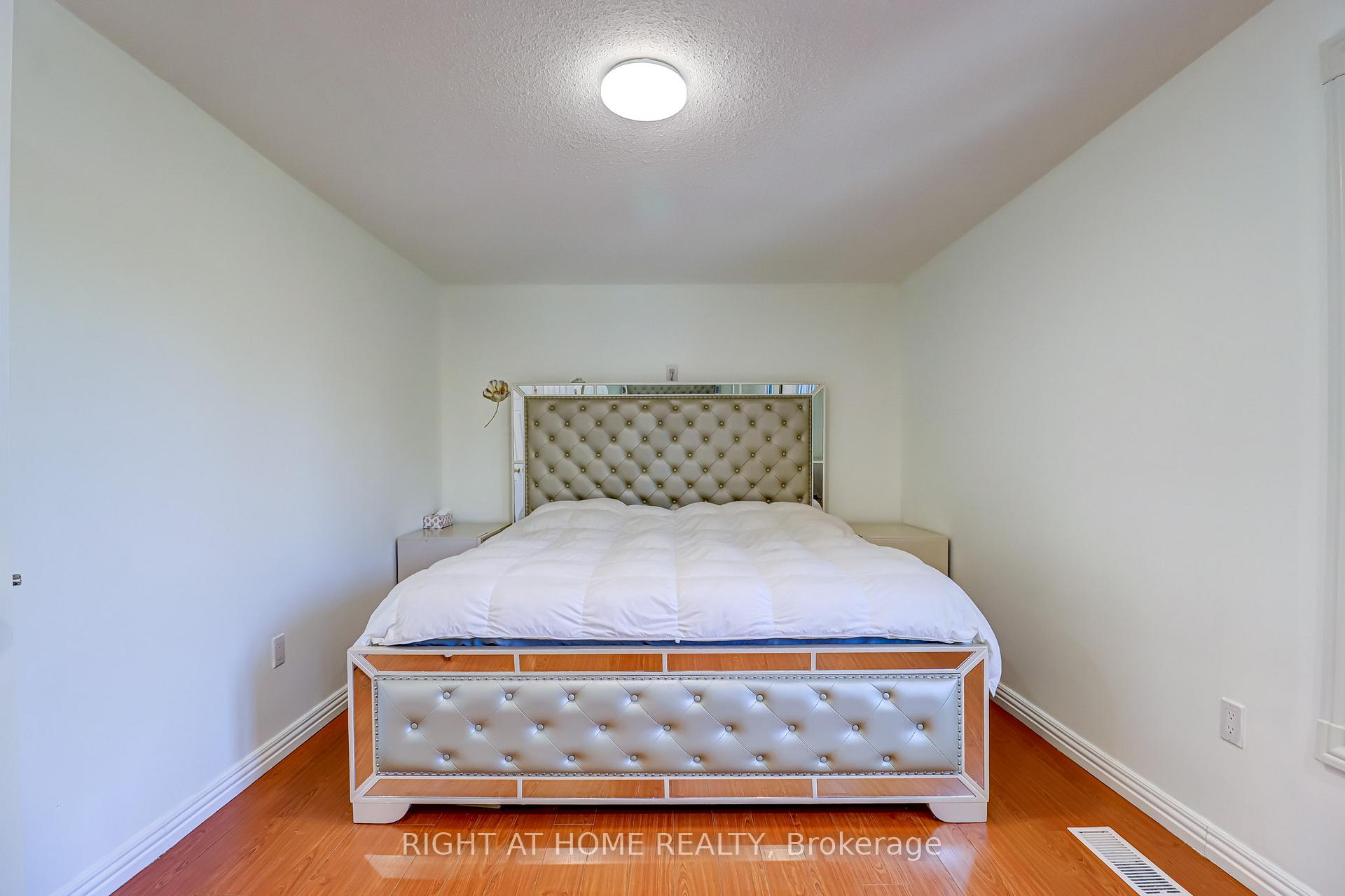 Photo 16 of 63 Cog Hill Drive, Vaughan, Glen Shields — HOMEH