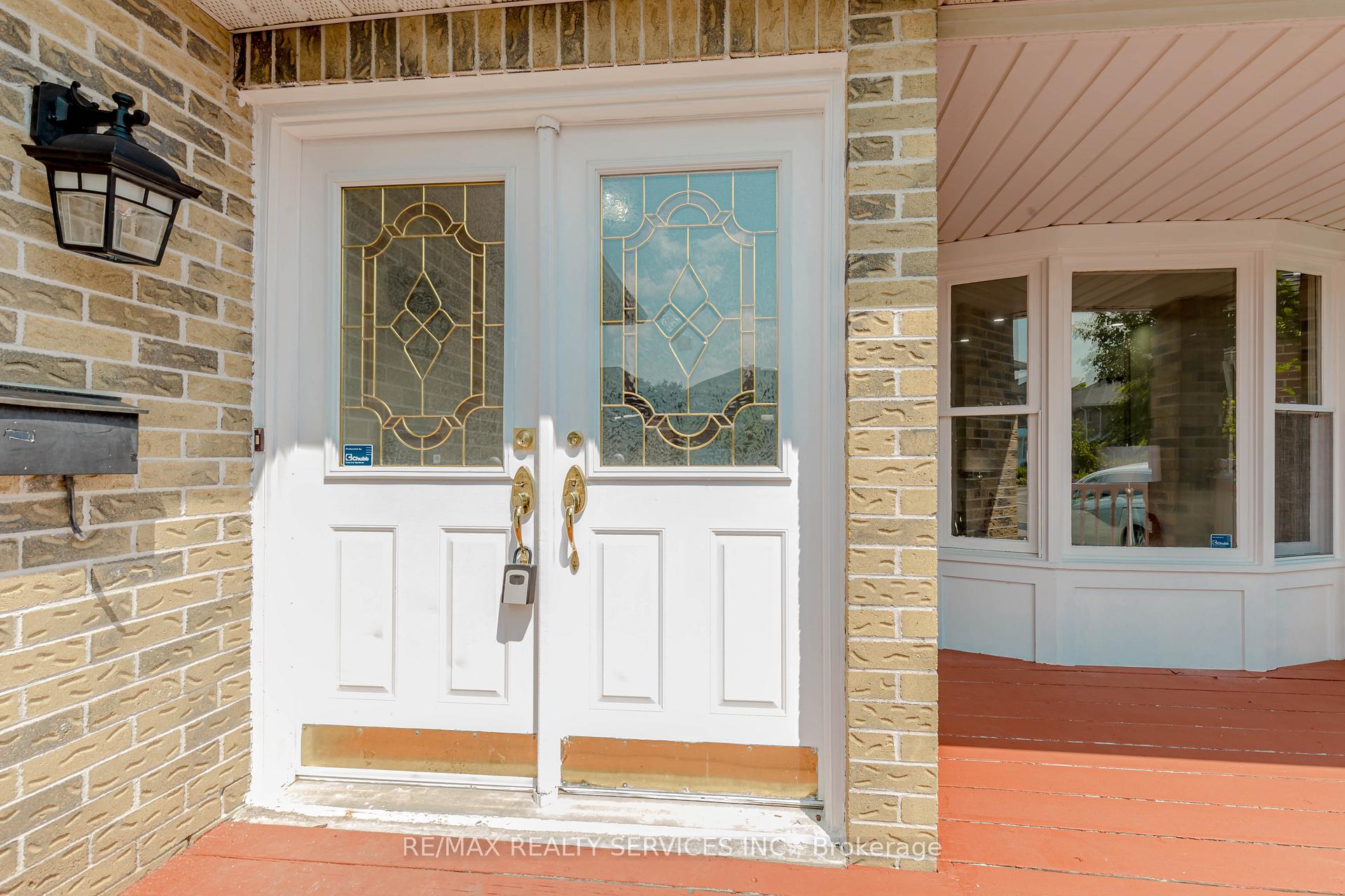 Photo 4 of 1752 Broadoak Crescent, Pickering, Amberlea — HOMEH