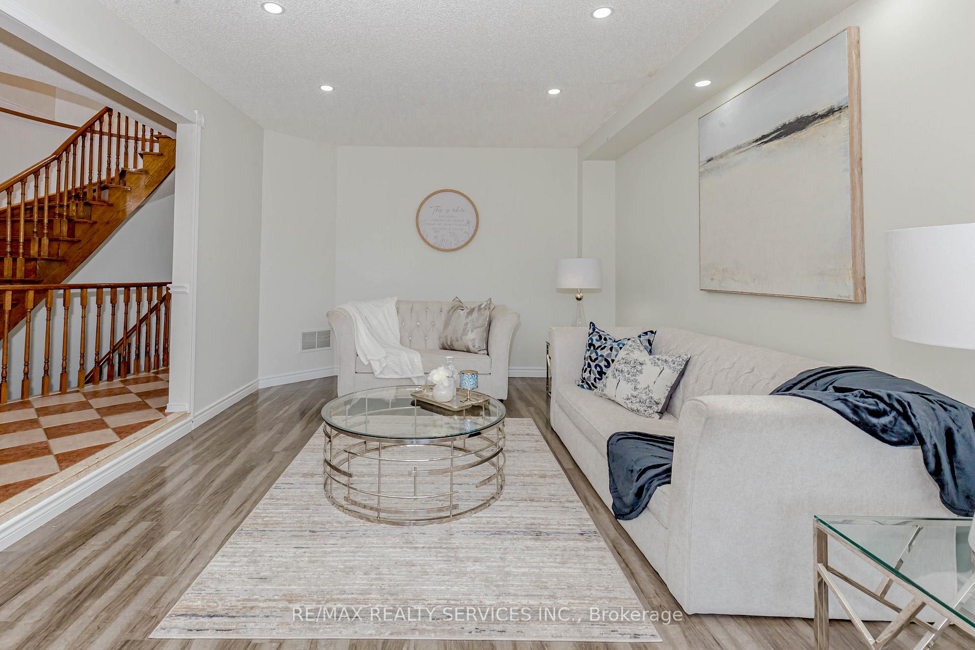 Photo 7 of 1752 Broadoak Crescent, Pickering, Amberlea — HOMEH