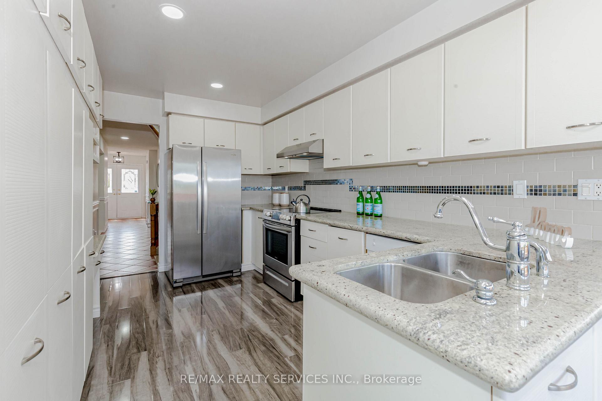 Photo 11 of 1752 Broadoak Crescent, Pickering, Amberlea — HOMEH