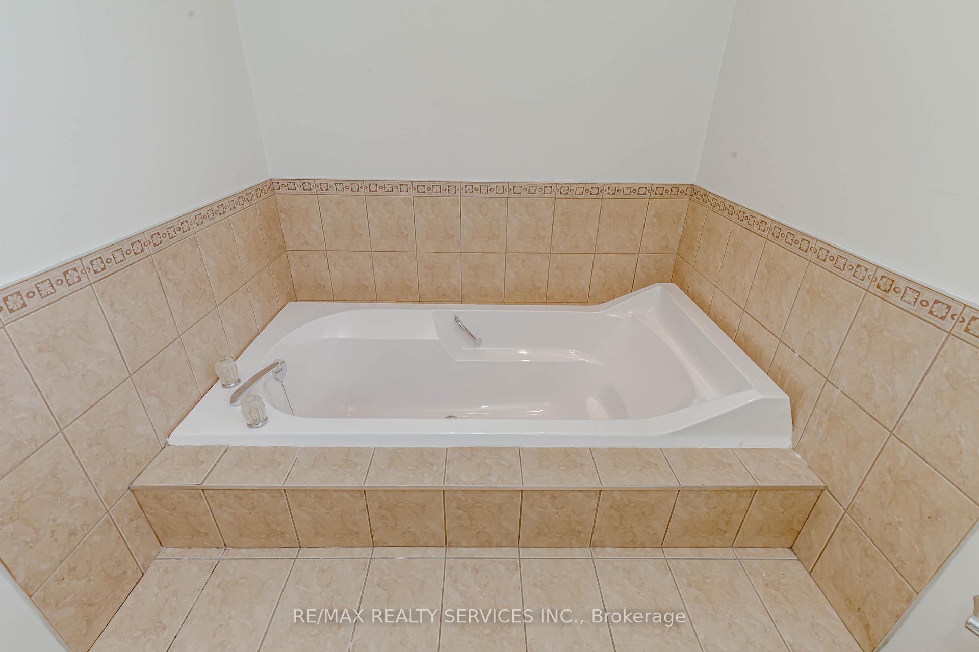 Photo 27 of 1752 Broadoak Crescent, Pickering, Amberlea — HOMEH