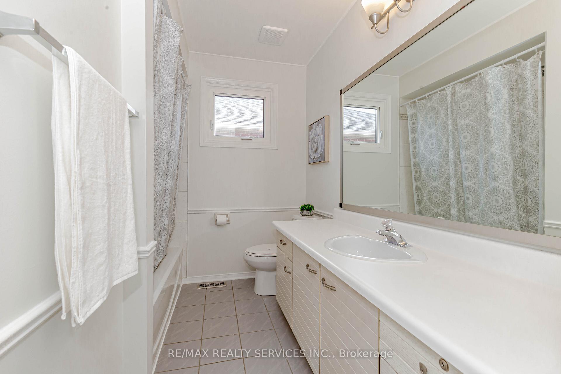 Photo 34 of 1752 Broadoak Crescent, Pickering, Amberlea — HOMEH