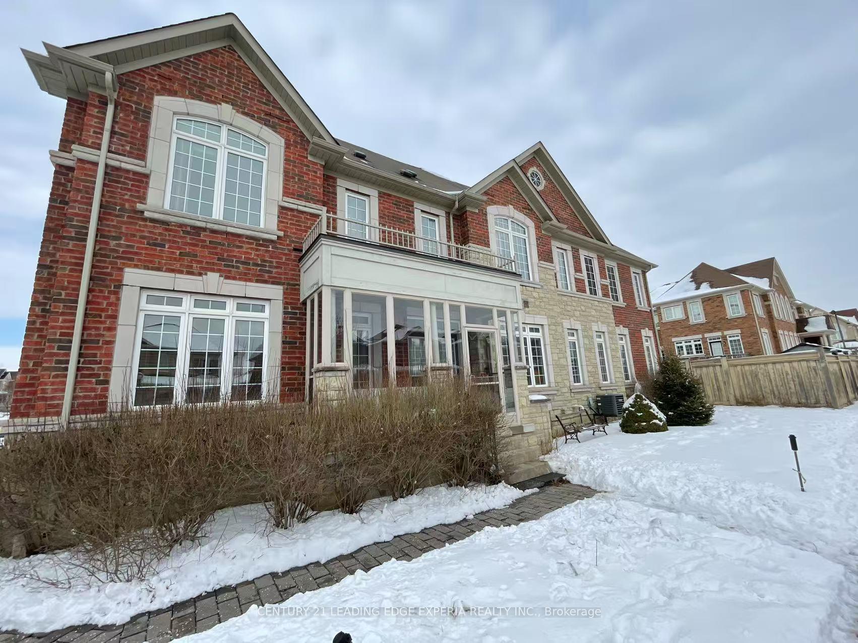 Photo 2 of 1 Lindvest Crescent, Vaughan, Patterson — HOMEH