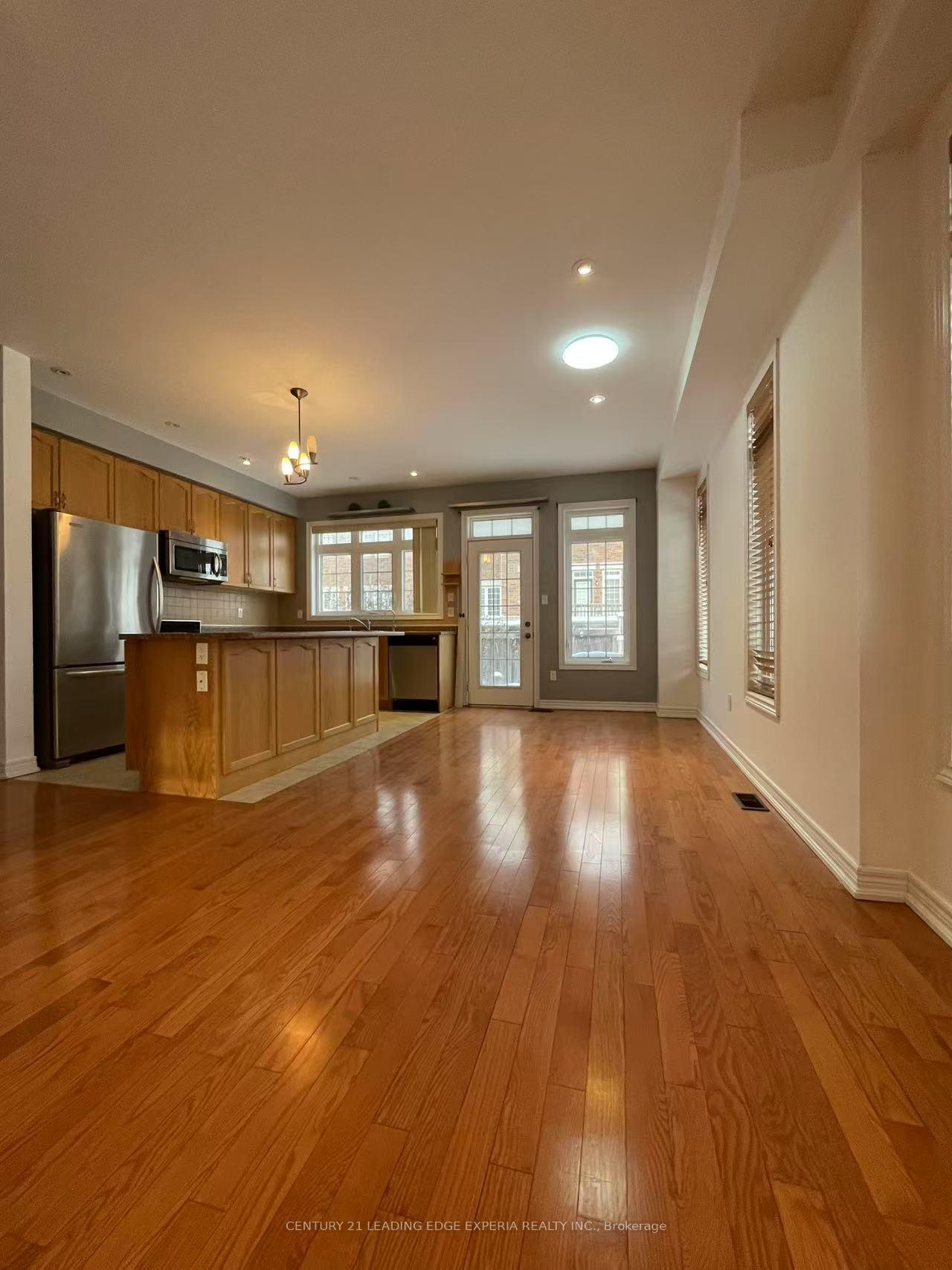 Photo 6 of 1 Lindvest Crescent, Vaughan, Patterson — HOMEH
