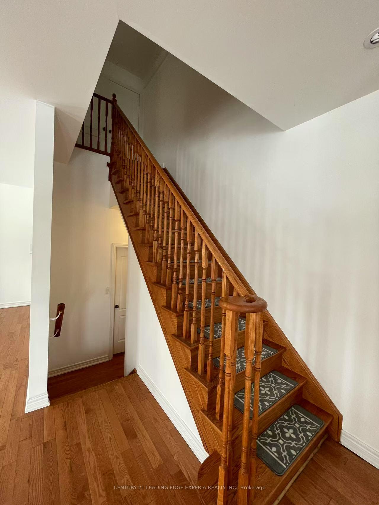 Photo 8 of 1 Lindvest Crescent, Vaughan, Patterson — HOMEH
