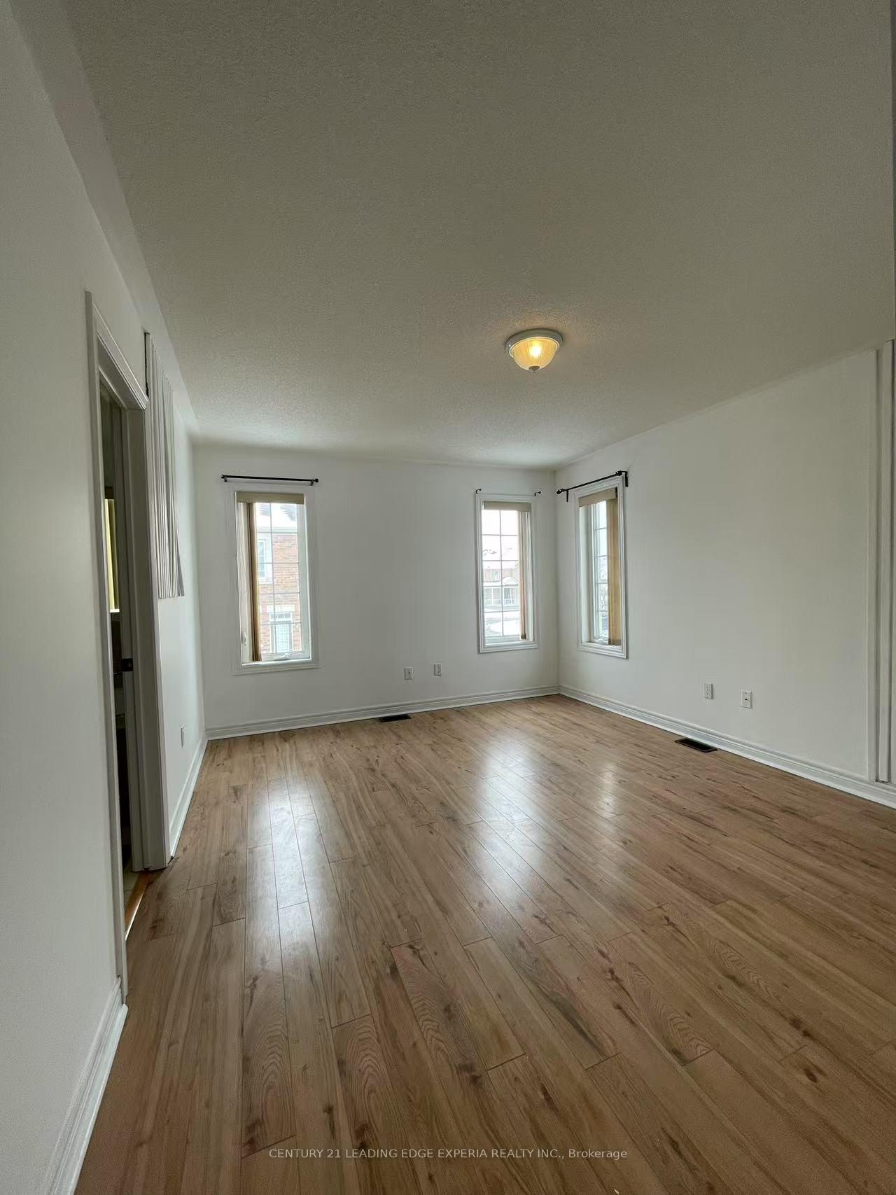 Photo 11 of 1 Lindvest Crescent, Vaughan, Patterson — HOMEH