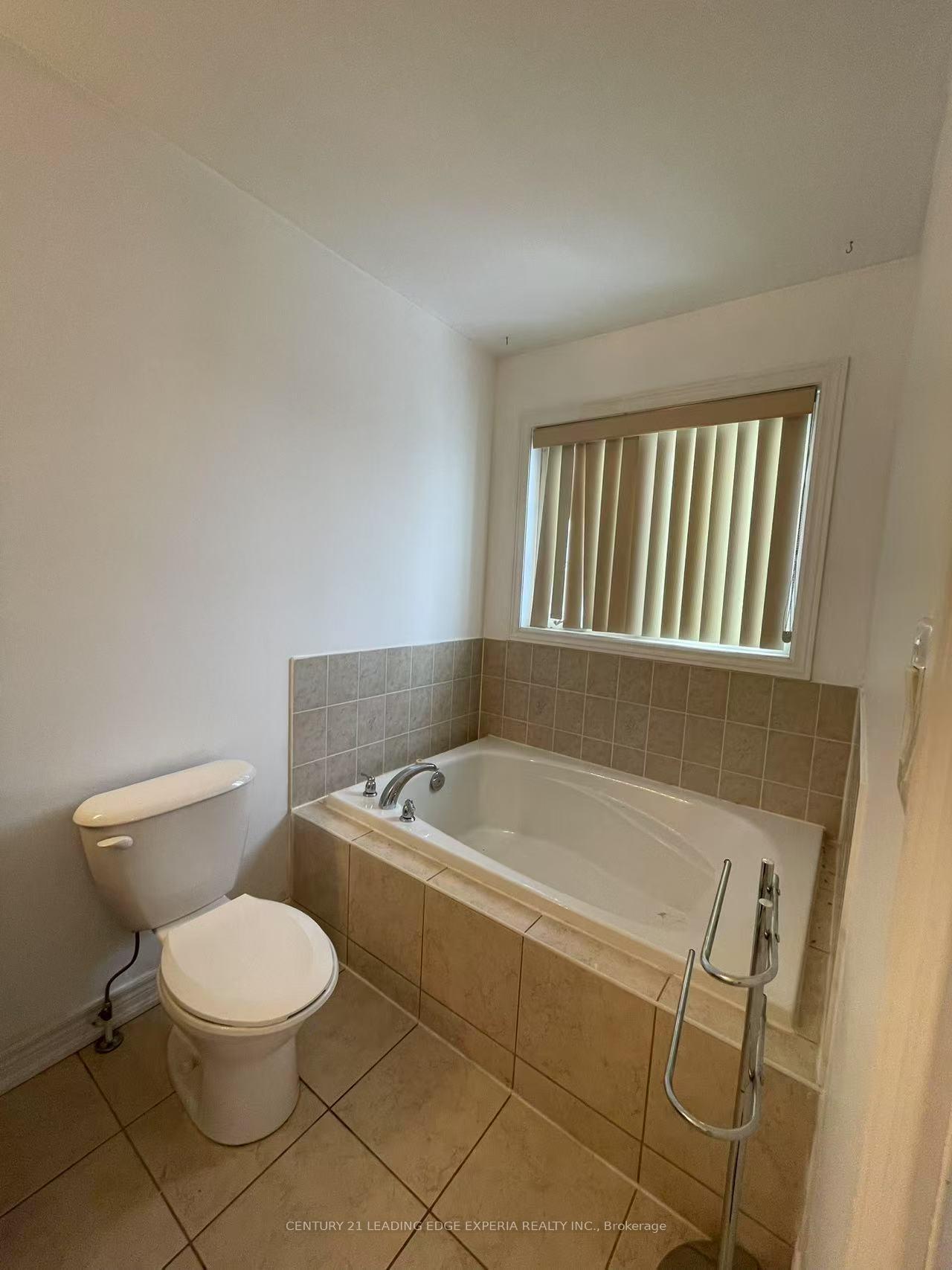 Photo 13 of 1 Lindvest Crescent, Vaughan, Patterson — HOMEH