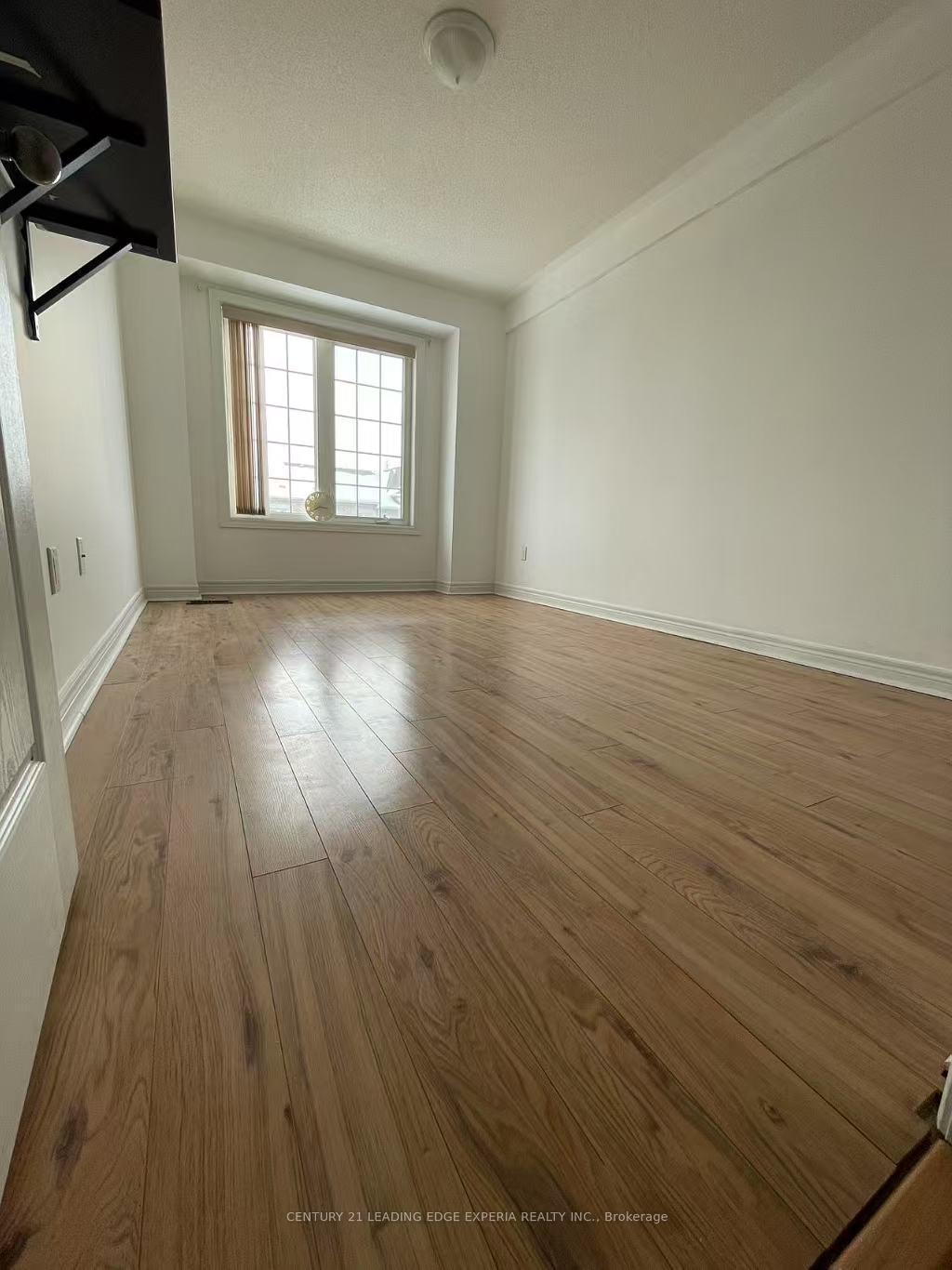 Photo 15 of 1 Lindvest Crescent, Vaughan, Patterson — HOMEH
