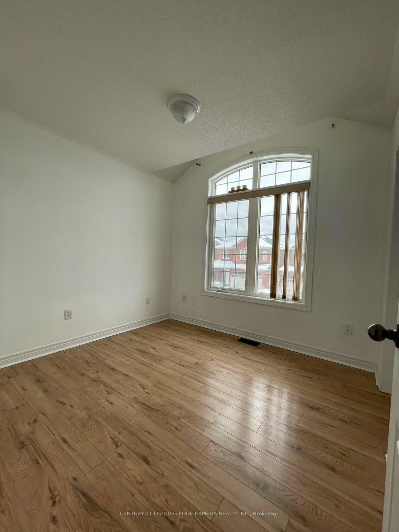 Photo 19 of 1 Lindvest Crescent, Vaughan, Patterson — HOMEH