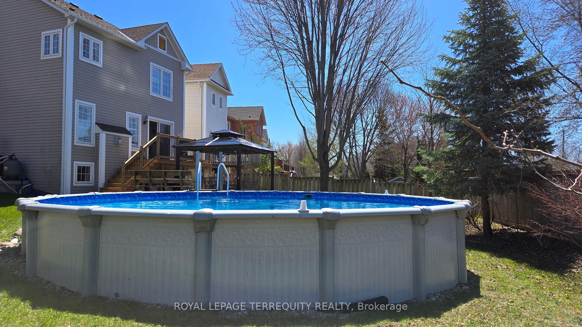 Photo 3 of 45 Aster Crescent, Whitby, Brooklin — HOMEH