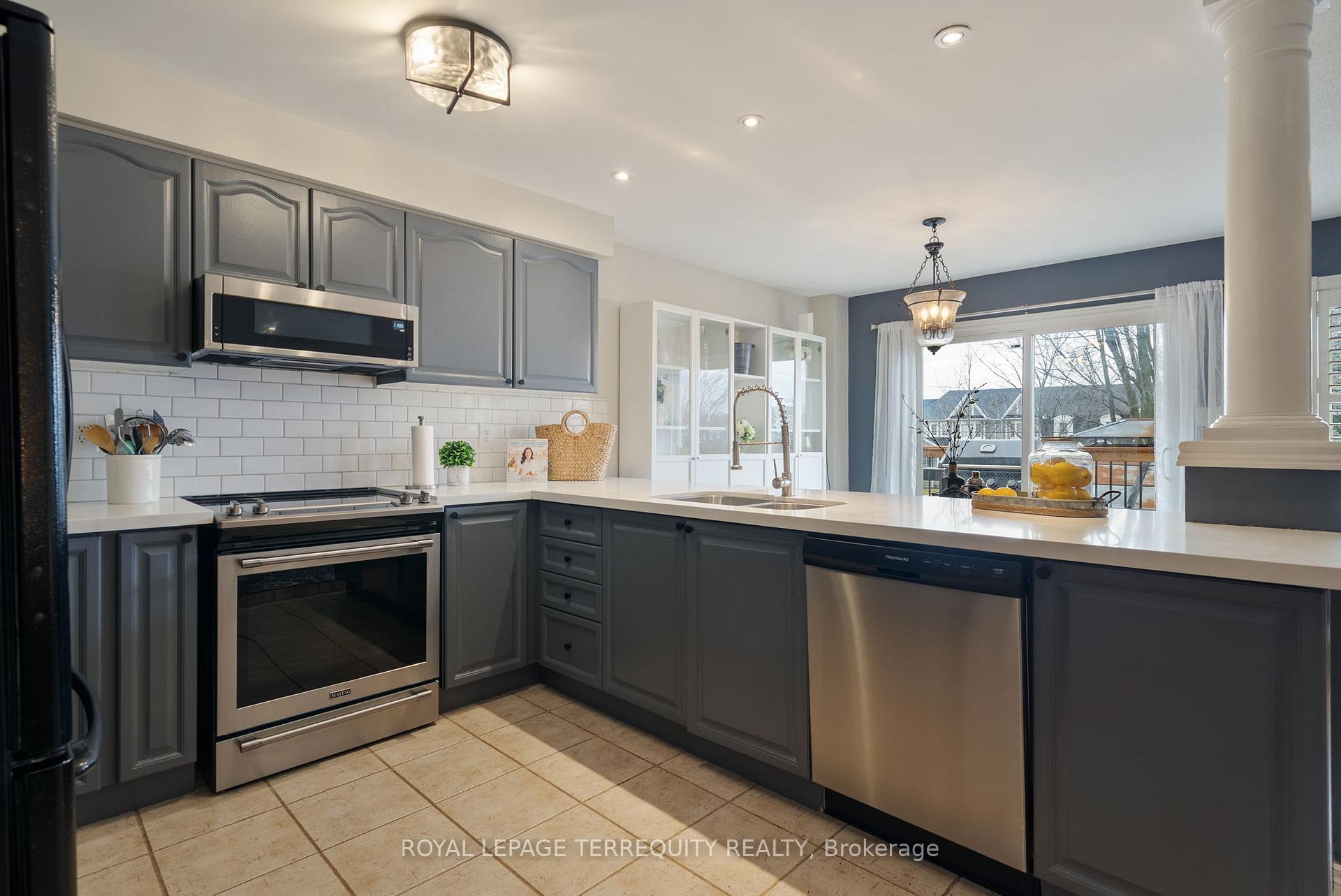 Photo 8 of 45 Aster Crescent, Whitby, Brooklin — HOMEH