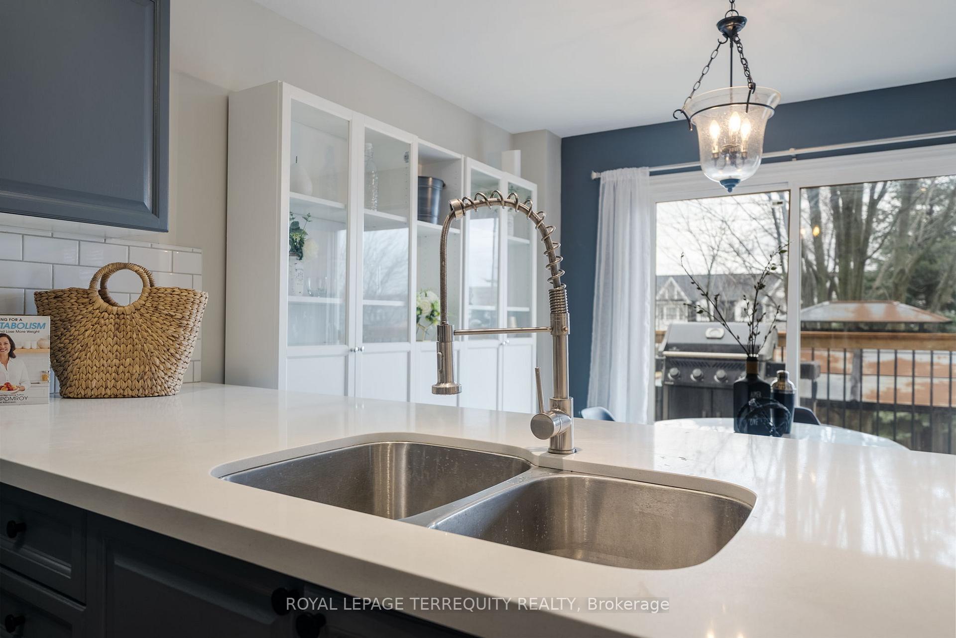 Photo 10 of 45 Aster Crescent, Whitby, Brooklin — HOMEH