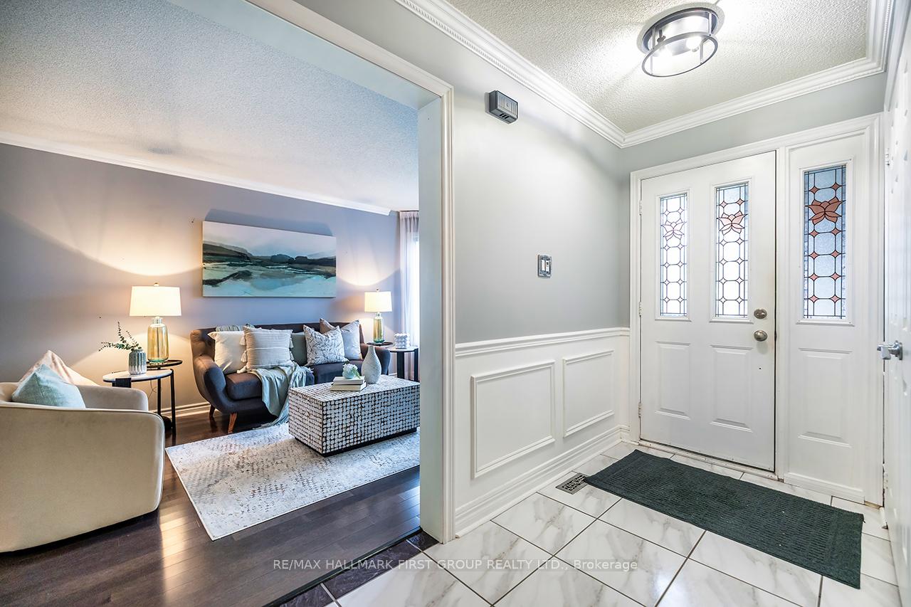 Photo 5 of 1 Watersdown Crescent, Whitby, Rolling Acres — HOMEH