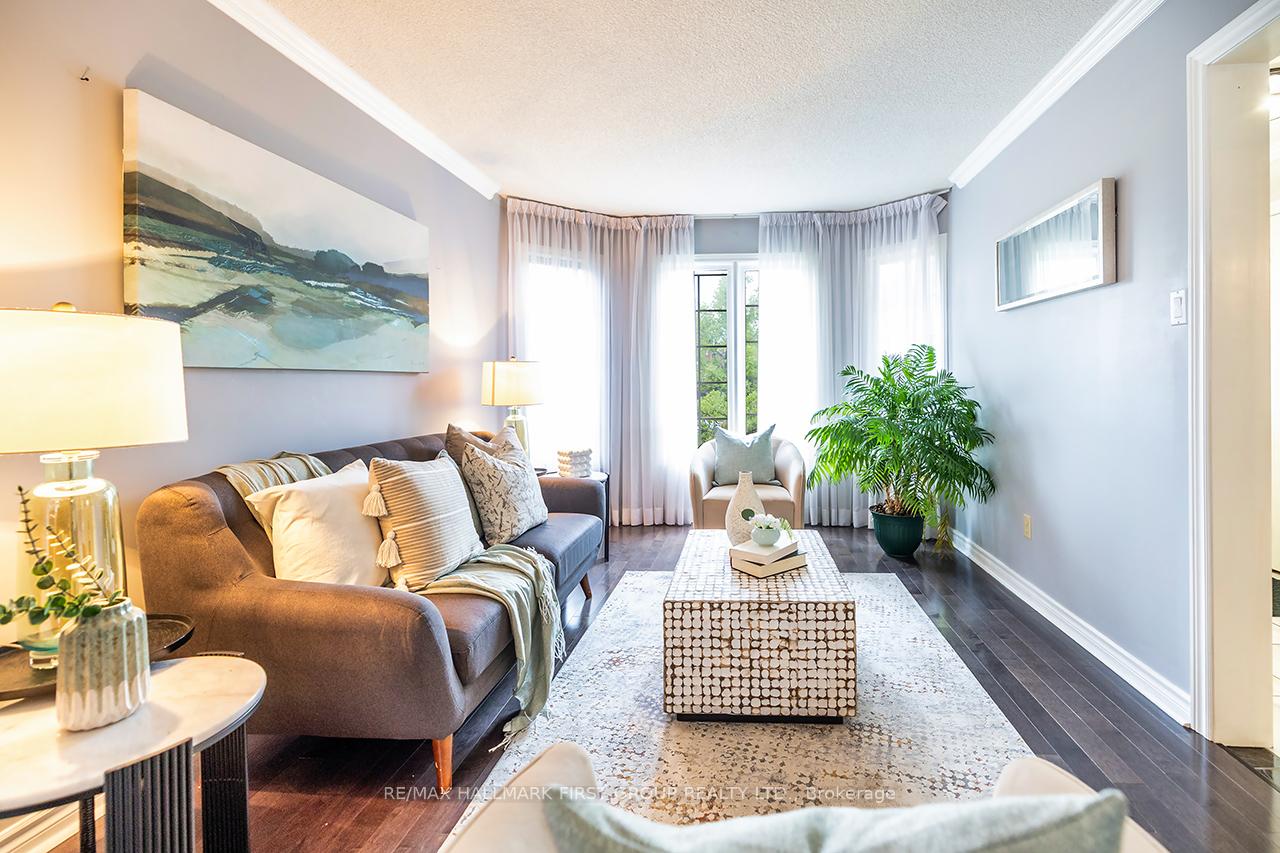 Photo 6 of 1 Watersdown Crescent, Whitby, Rolling Acres — HOMEH