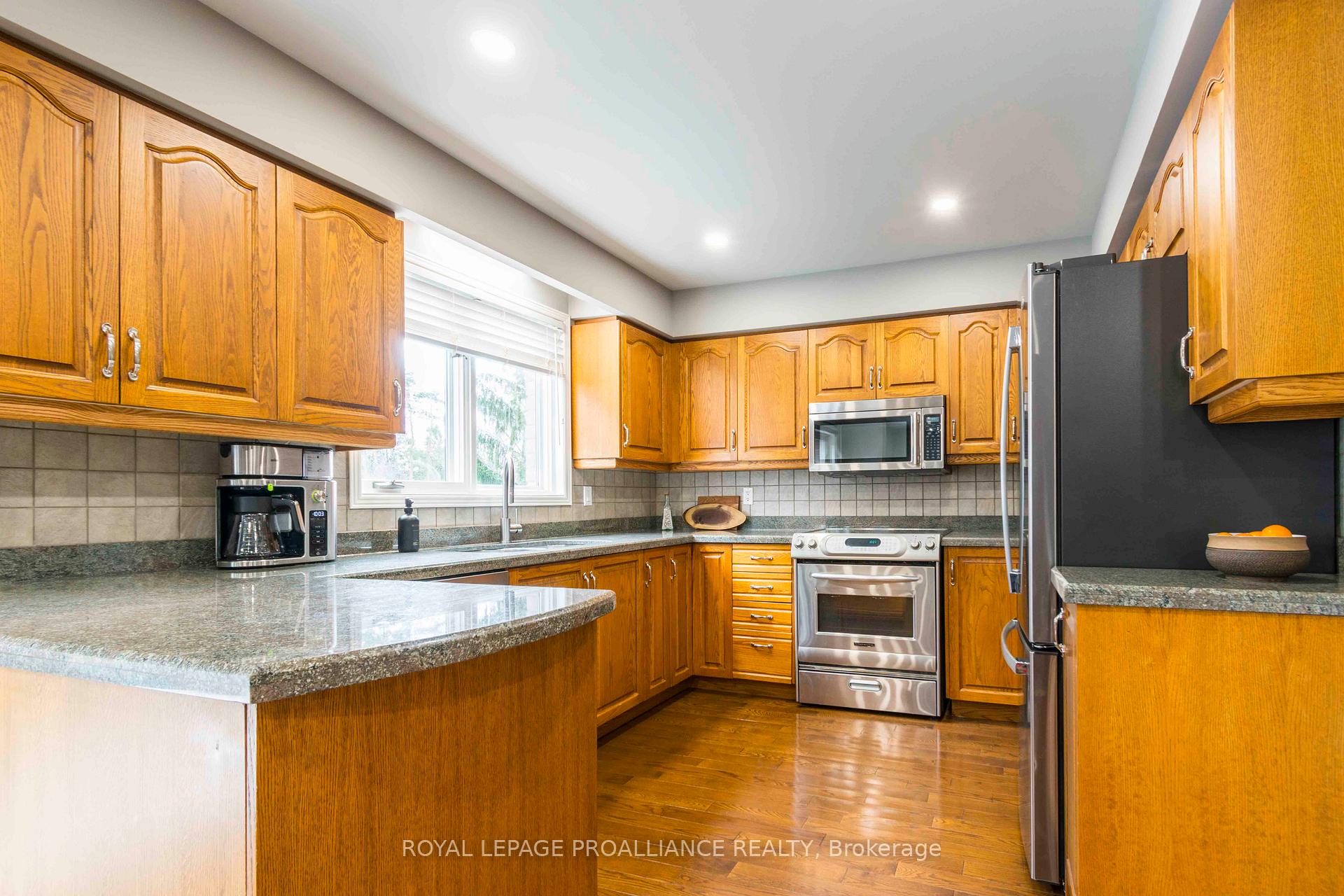 Photo 12 of 27 Northumberland Boulevard, Quinte West, Trenton Ward — HOMEH