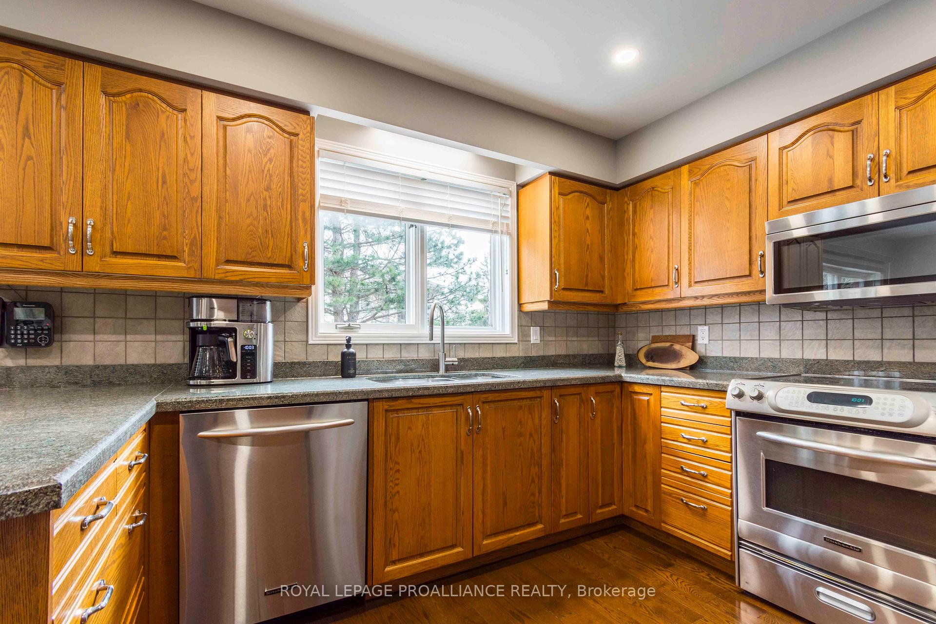 Photo 13 of 27 Northumberland Boulevard, Quinte West, Trenton Ward — HOMEH