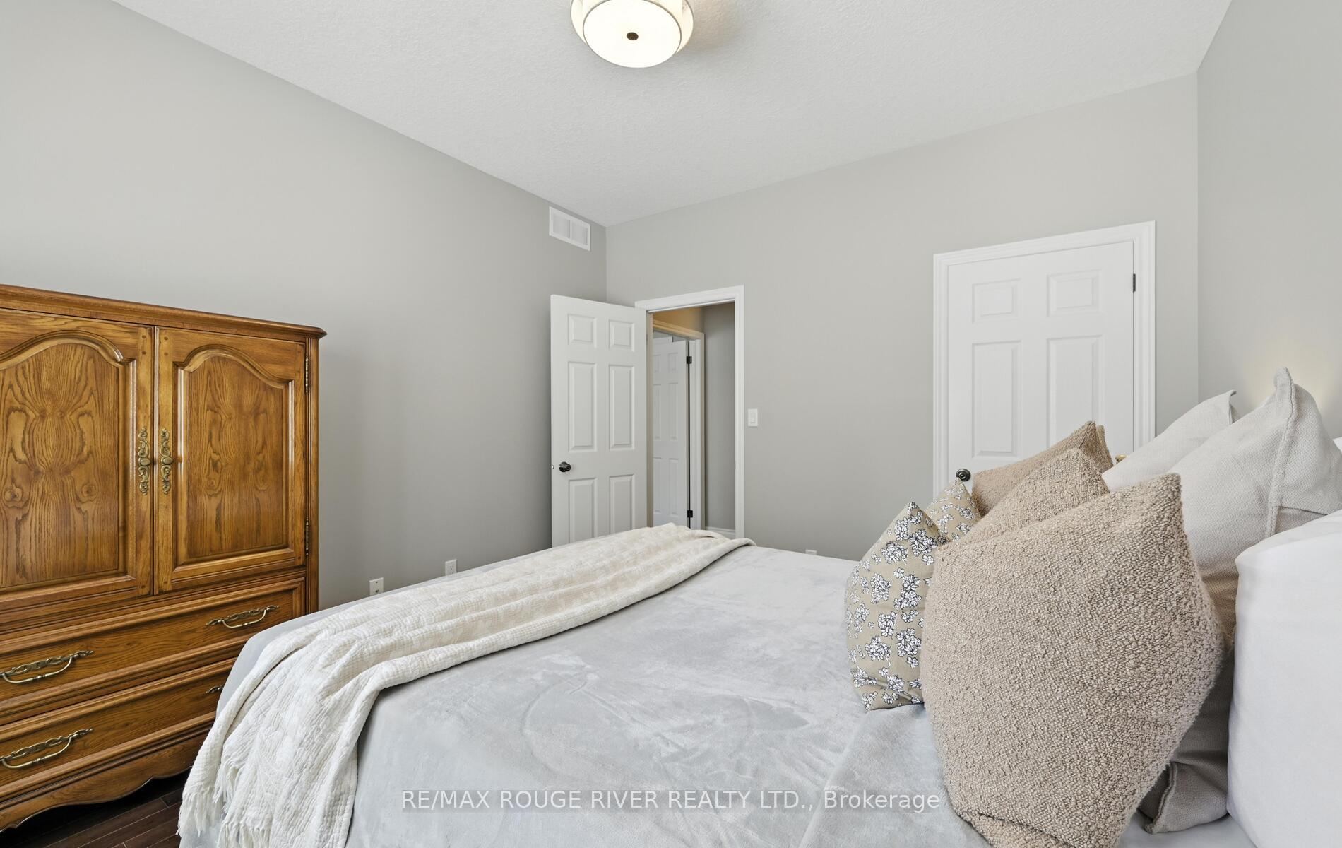 Photo 32 of 5 Lonetto Street, Whitby, Brooklin — HOMEH