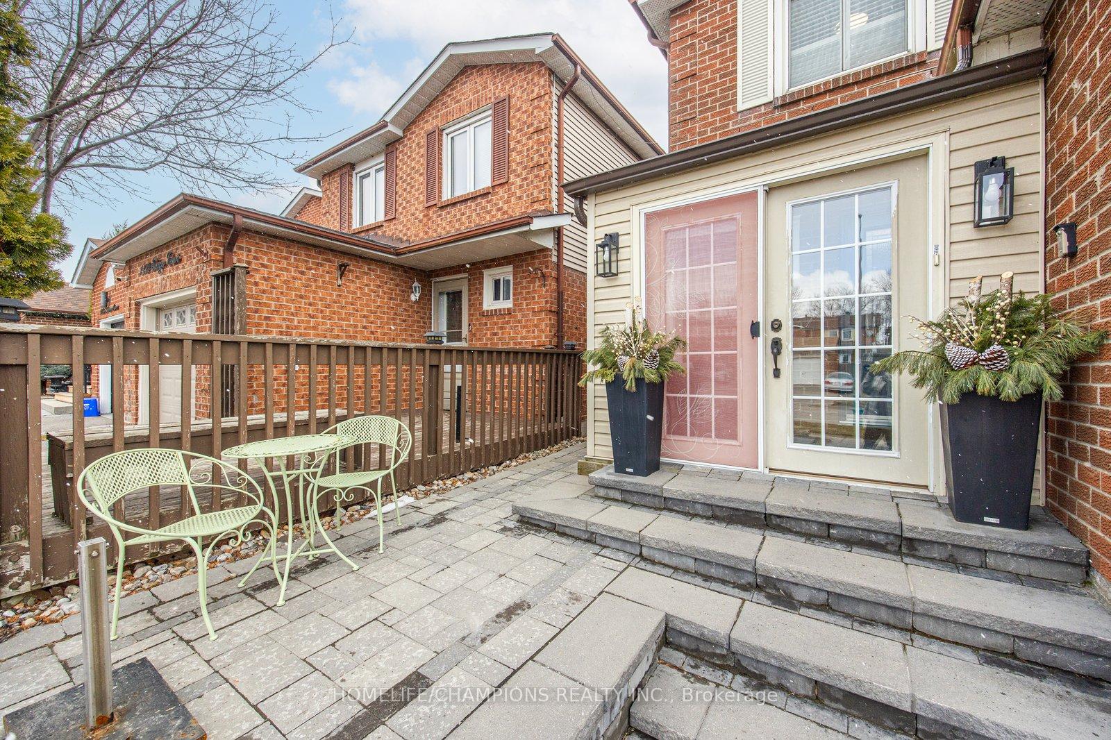 Photo 2 of 1121 Tanzer Court, Pickering, Bay Ridges — HOMEH
