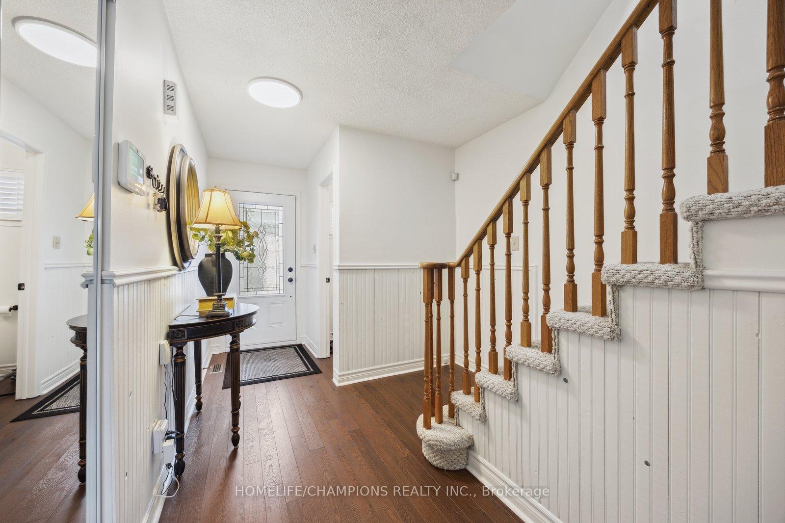 Photo 4 of 1121 Tanzer Court, Pickering, Bay Ridges — HOMEH