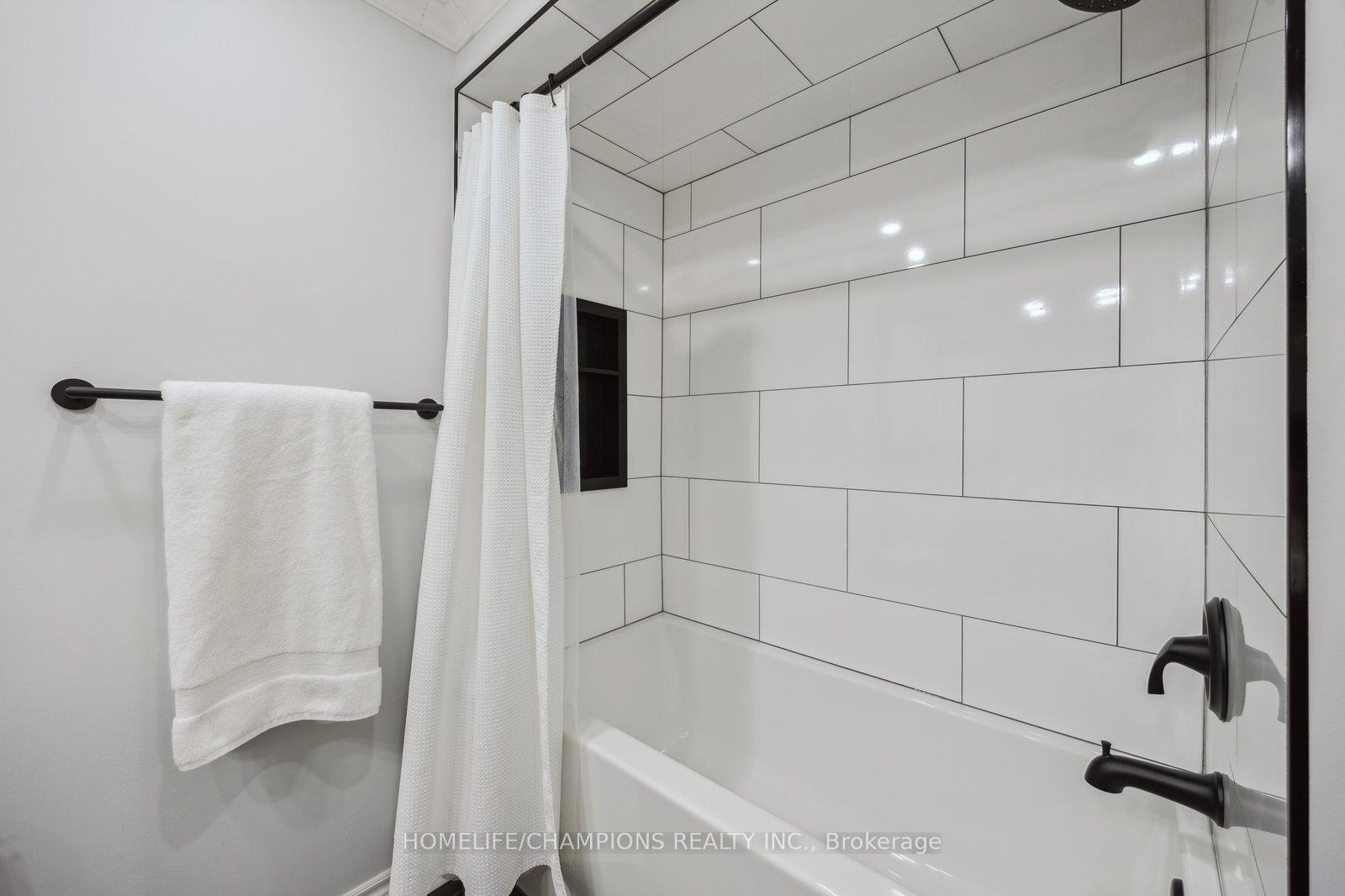 Photo 17 of 1121 Tanzer Court, Pickering, Bay Ridges — HOMEH