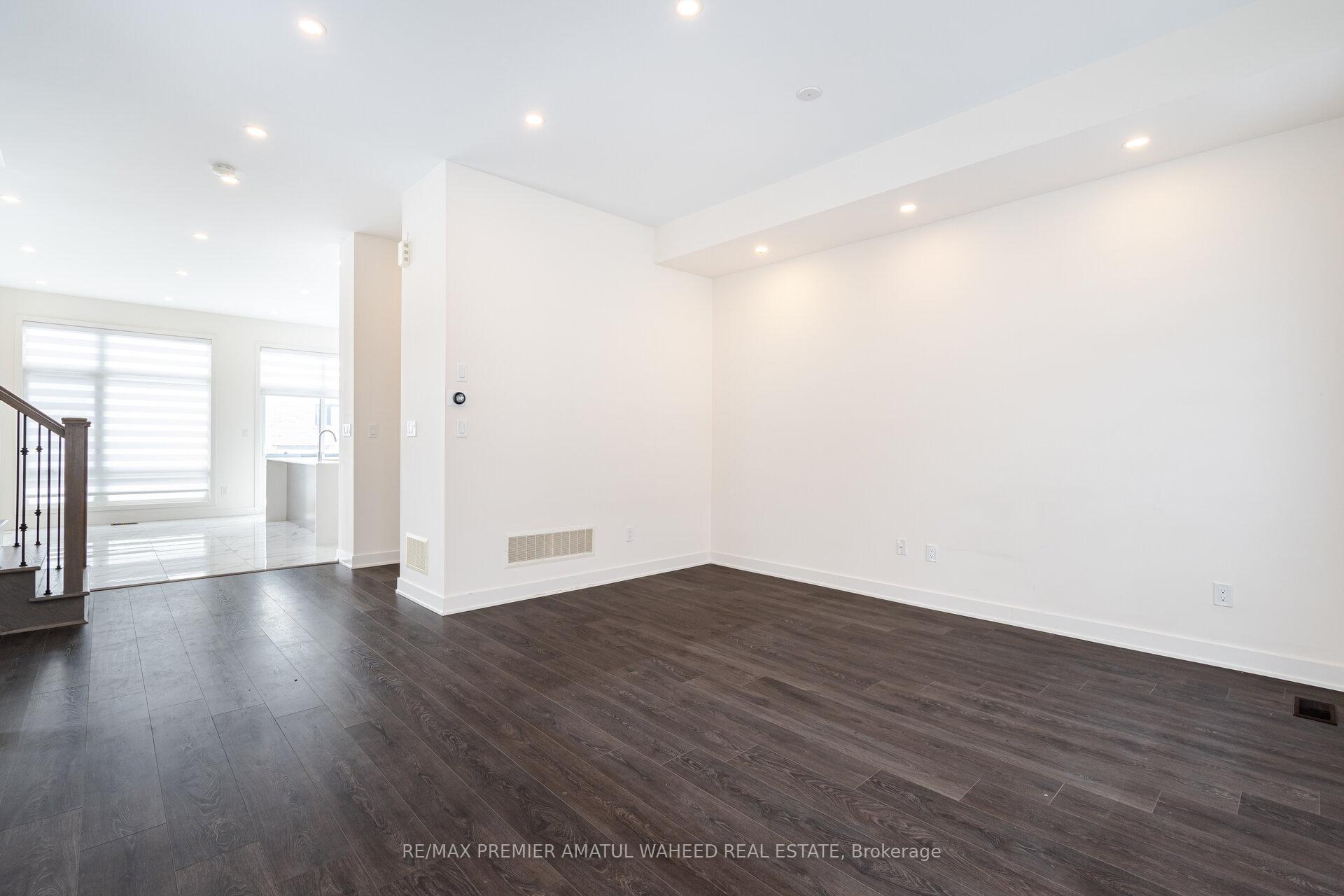 Photo 8 of 1 Benoit Street, Vaughan, Vellore Village — HOMEH