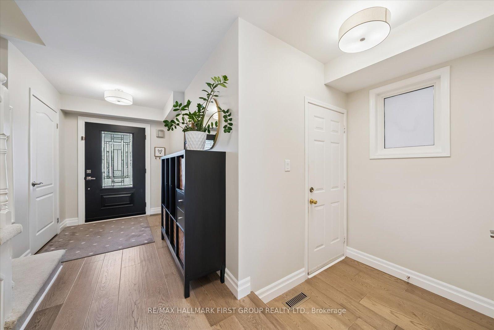 Photo 3 of 131 Kirkland Place, Whitby, Williamsburg — HOMEH