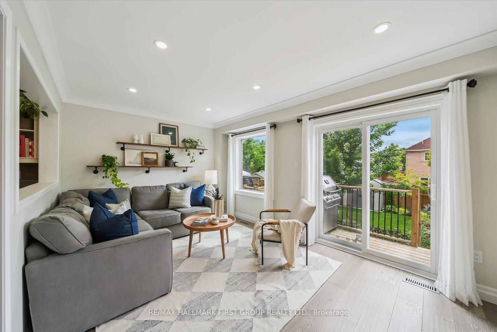 Photo 4 of 131 Kirkland Place, Whitby, Williamsburg — HOMEH