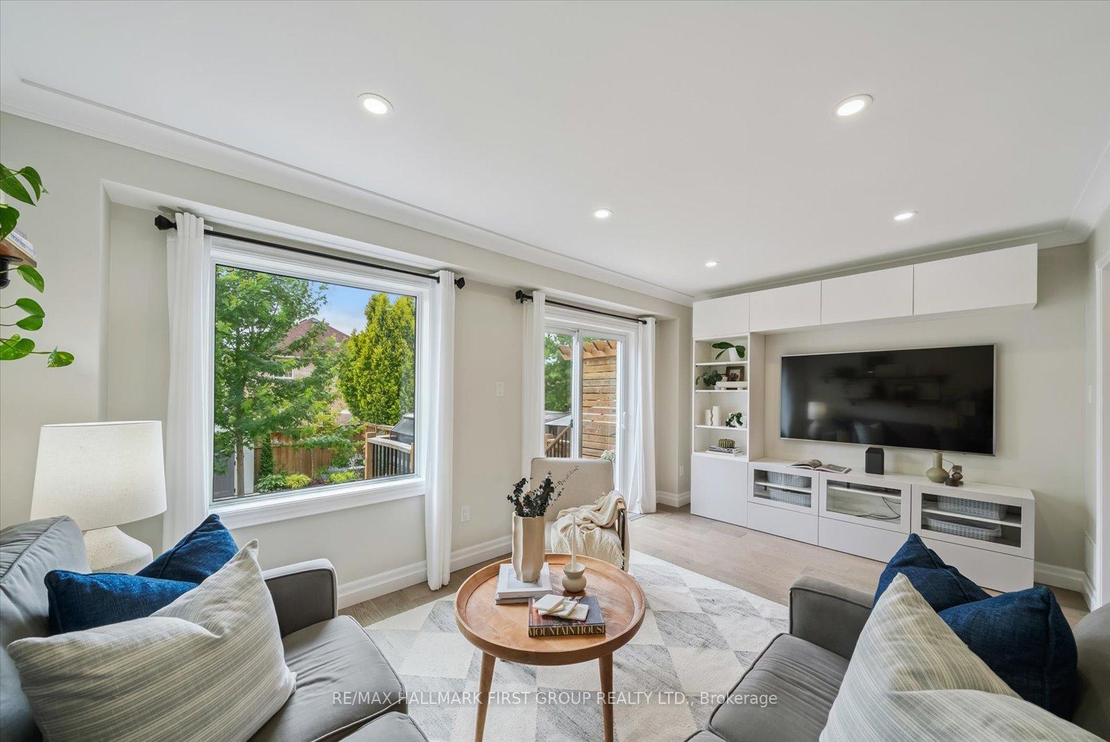 Photo 5 of 131 Kirkland Place, Whitby, Williamsburg — HOMEH