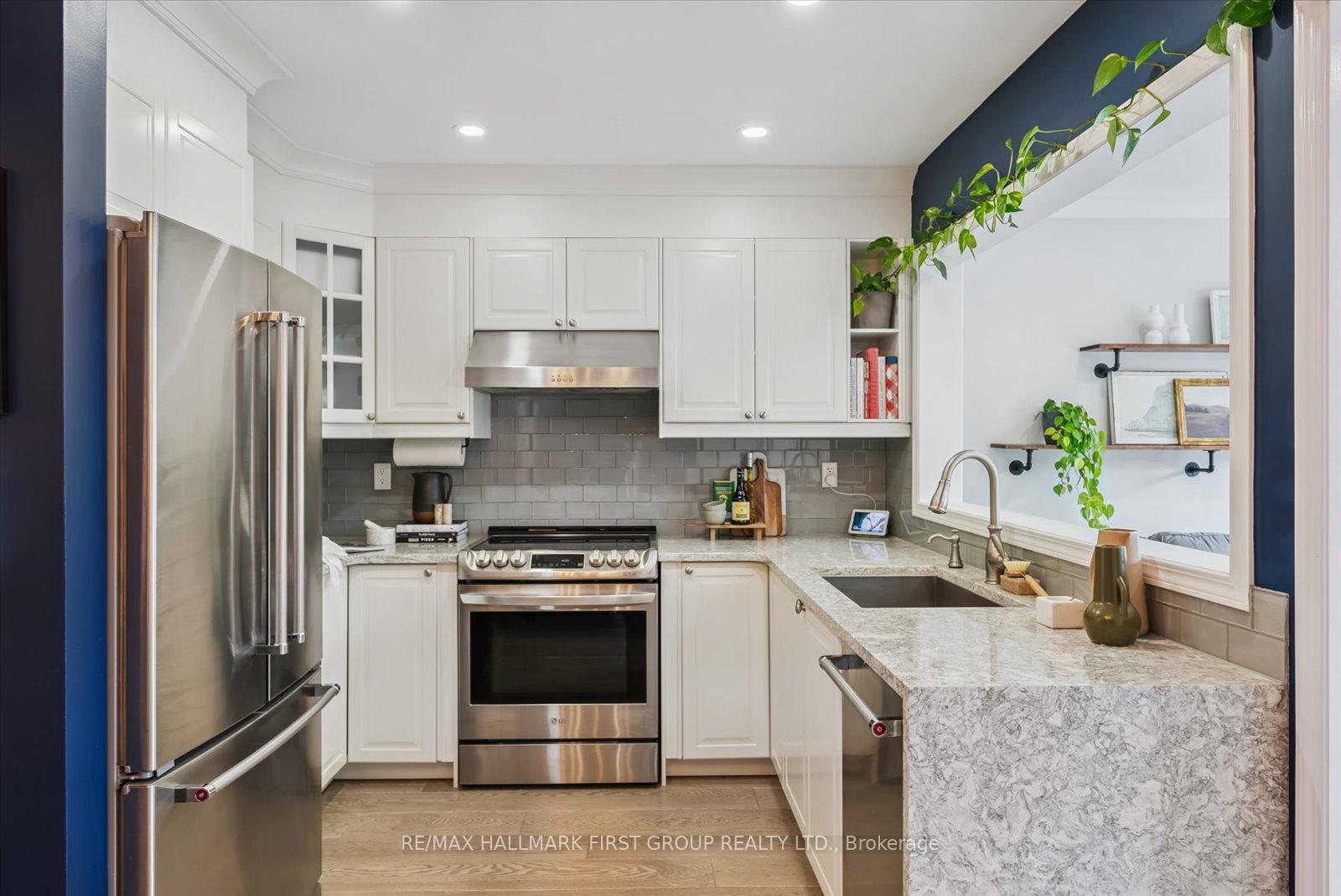 Photo 9 of 131 Kirkland Place, Whitby, Williamsburg — HOMEH