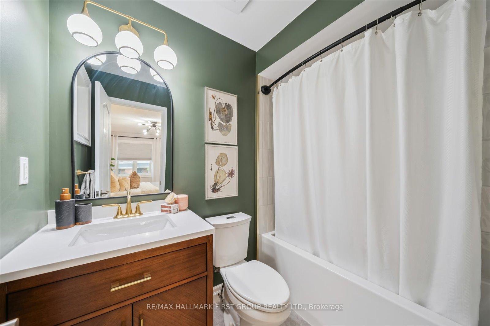 Photo 13 of 131 Kirkland Place, Whitby, Williamsburg — HOMEH