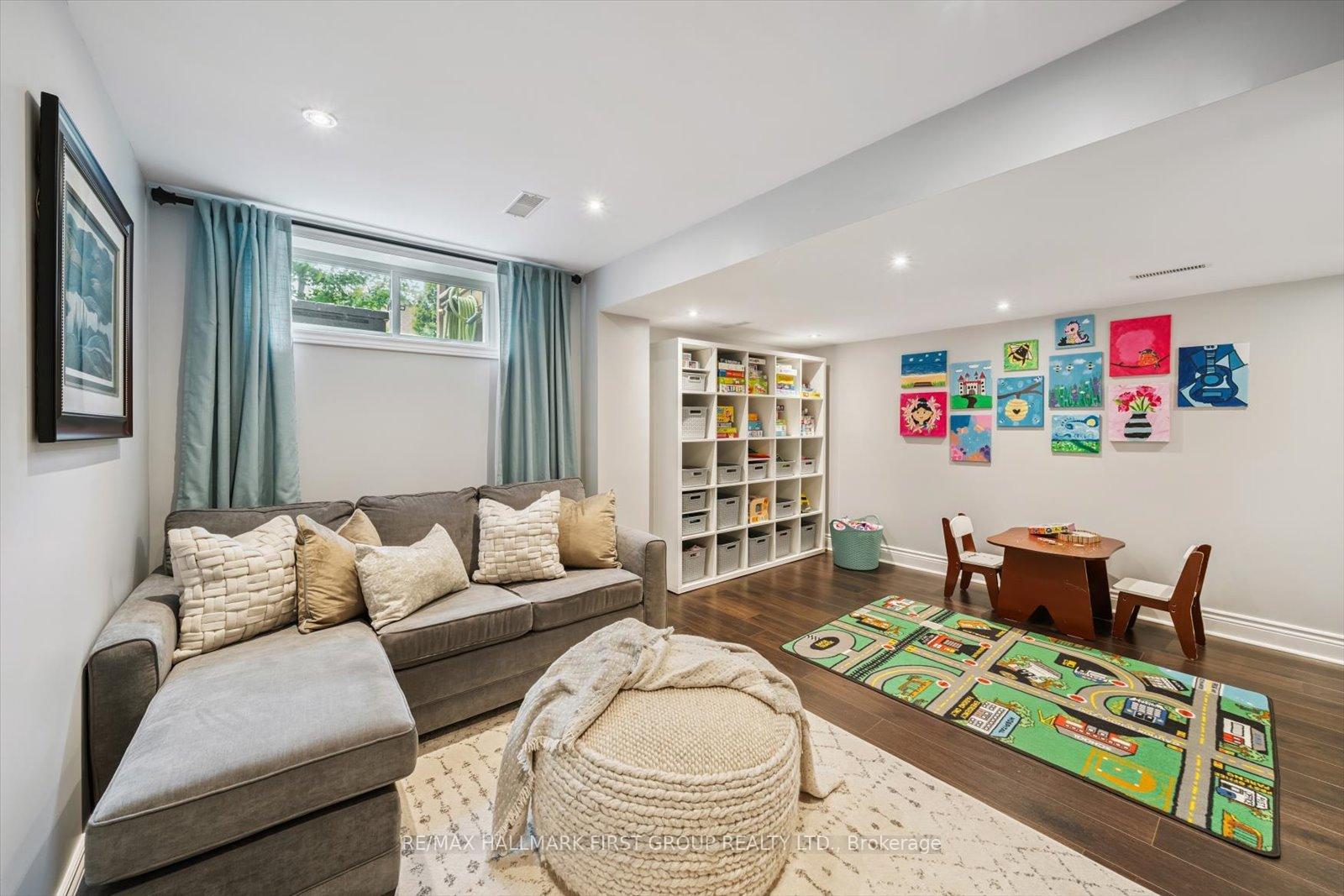 Photo 18 of 131 Kirkland Place, Whitby, Williamsburg — HOMEH