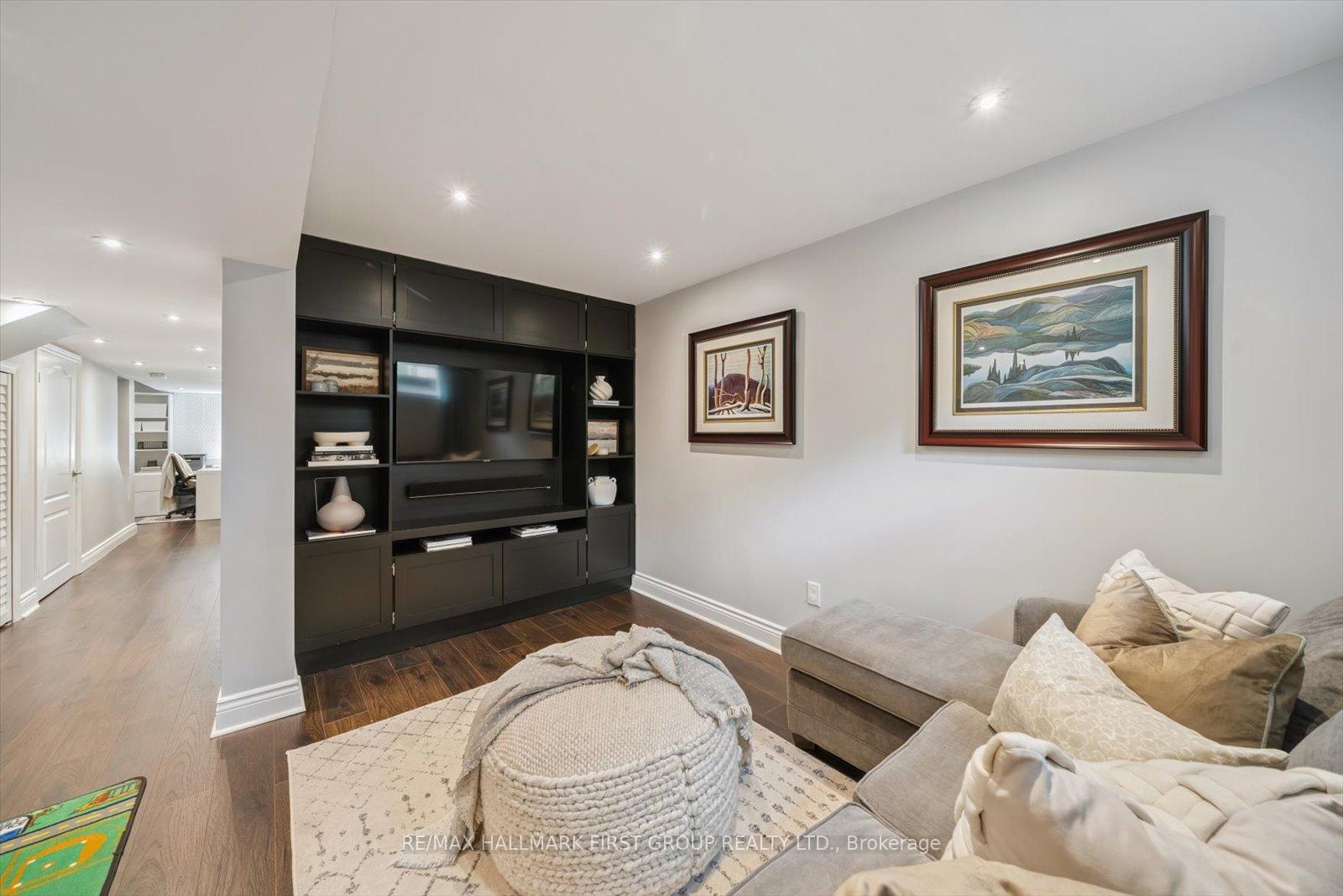 Photo 19 of 131 Kirkland Place, Whitby, Williamsburg — HOMEH