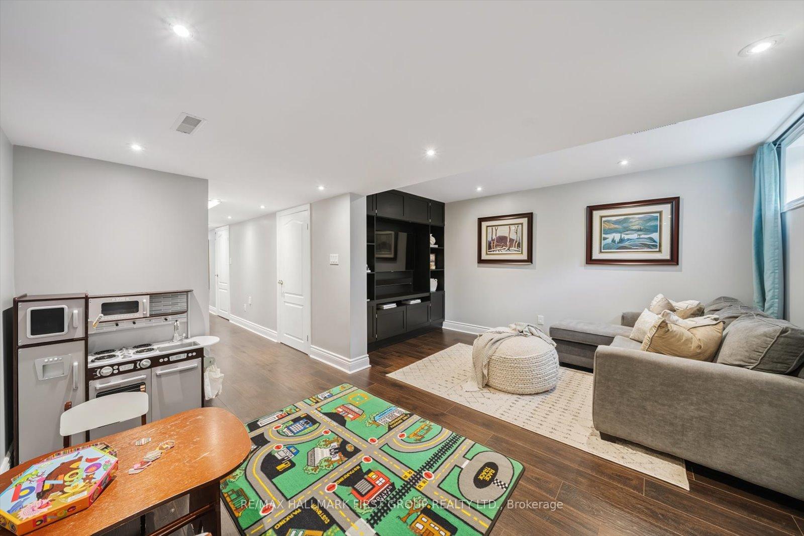 Photo 20 of 131 Kirkland Place, Whitby, Williamsburg — HOMEH