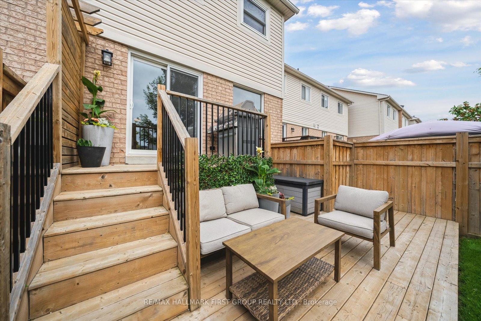Photo 23 of 131 Kirkland Place, Whitby, Williamsburg — HOMEH