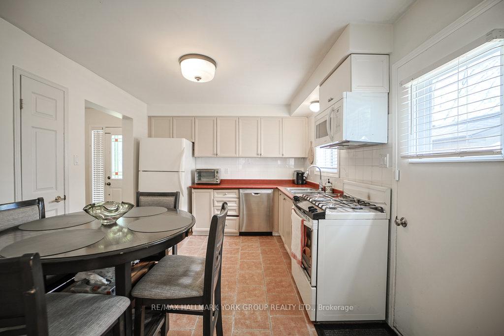 Photo 14 of 63 Crawford Rose Drive, Aurora, Aurora Heights — HOMEH