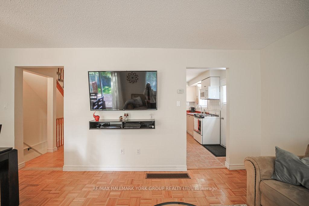 Photo 15 of 63 Crawford Rose Drive, Aurora, Aurora Heights — HOMEH