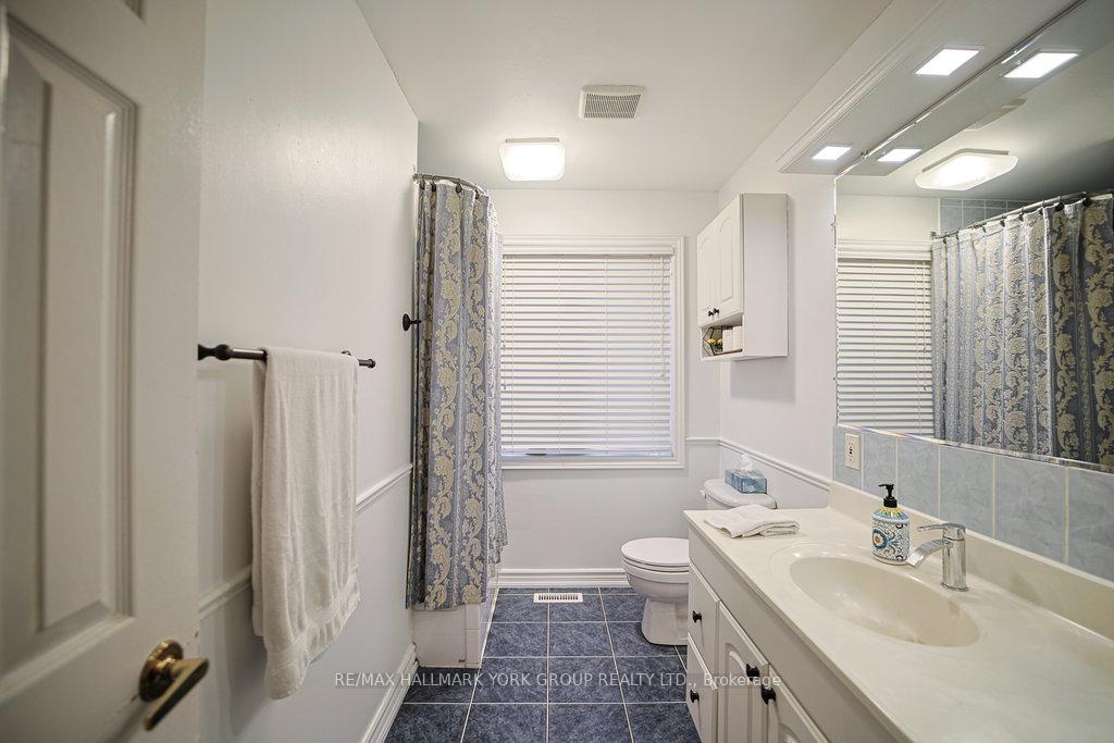 Photo 33 of 63 Crawford Rose Drive, Aurora, Aurora Heights — HOMEH