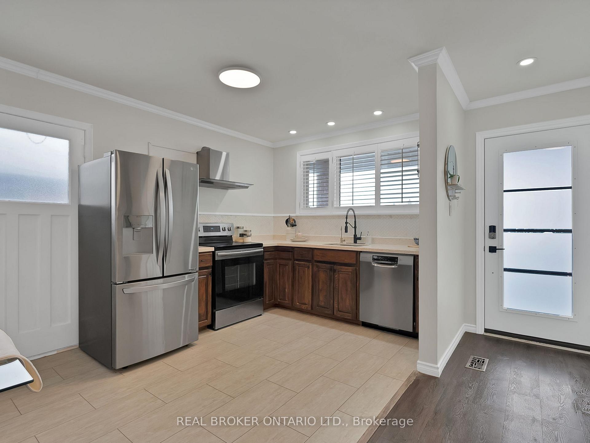 Photo 5 of 1005 Walton Boulevard, Whitby, Williamsburg — HOMEH